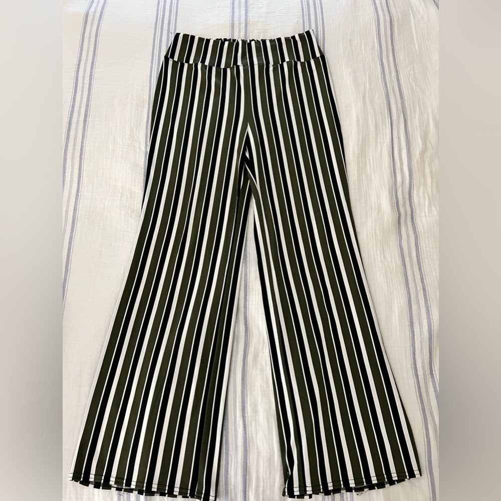 Express Women’s Wide Leg Striped Pants/Trousers. Worn once, Size M.